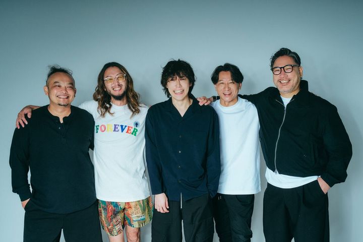 Prime Video『ラブ トランジット 35+』（左から）参加者のひかるさん、りょうさん、サトシさん、ヒロヨシさん、ダイチさん