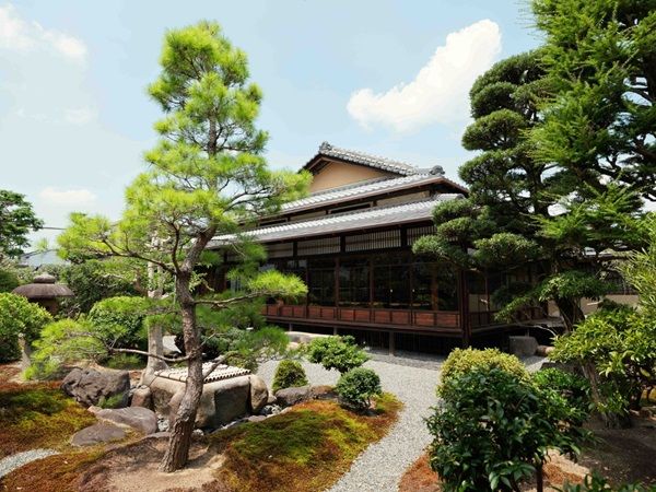 京都・伏見の歴史的建造物「大倉家旧宅」でアートと音楽に浸る。Louis Terai氏の個展＆笹久保伸氏のライブ開催