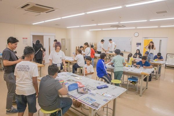 外国にルーツを持つ子どもたちが日本語を学びながら作った「kodomoえほん」が全国出版