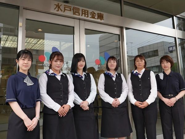 水戸信用金庫が新ユニフォームとしてパンツスタイル＆ポロシャツを導入！カーシーカシマが企画・製造