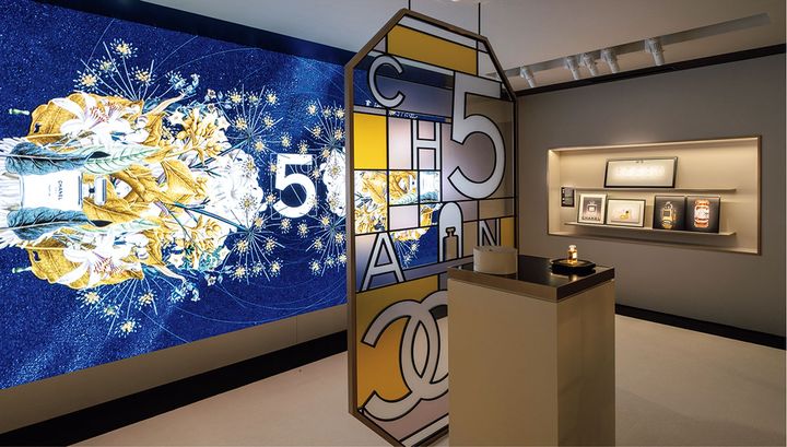 N°5の歴史をインタラクティブなデジタルブックで展示