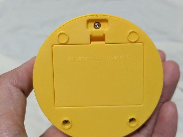 ライトの台座の裏にある電池ボックス