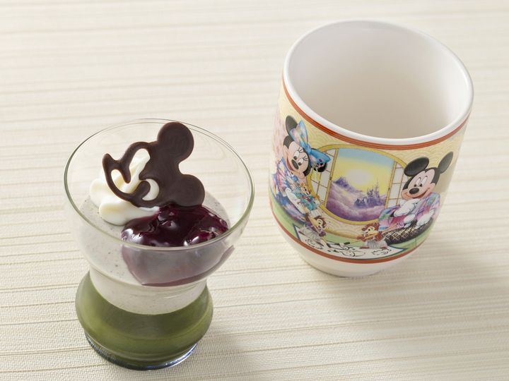 抹茶ゼリー＆黒ごまムースと湯呑み形スーベニアカップ