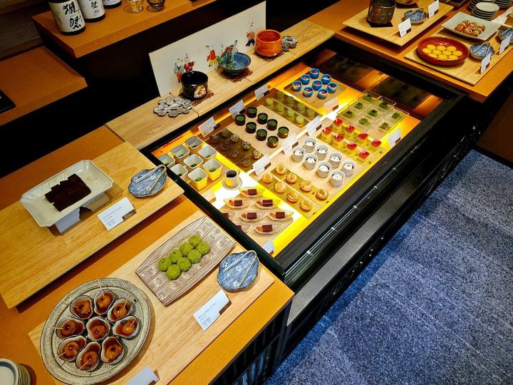 「彩り膳＆和スイーツブッフェ」 ランチタイム（90分）1人9000円、ディナータイム ワンドリンク付き（120分）1人1万1500円