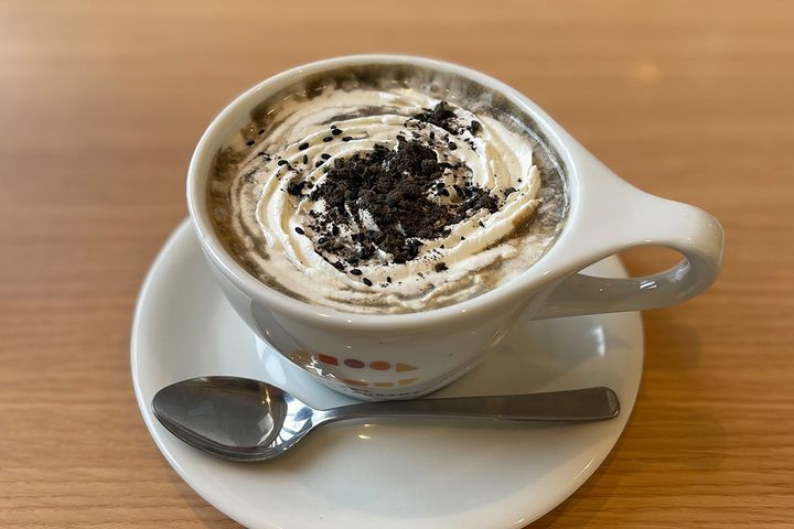 「黒ごま杏仁風ラテHOT」759円