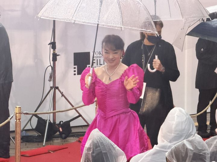 「第39回東京国際映画祭」オープニングレッドカーペットに登場したジュディ・オング クランクイン！ width=