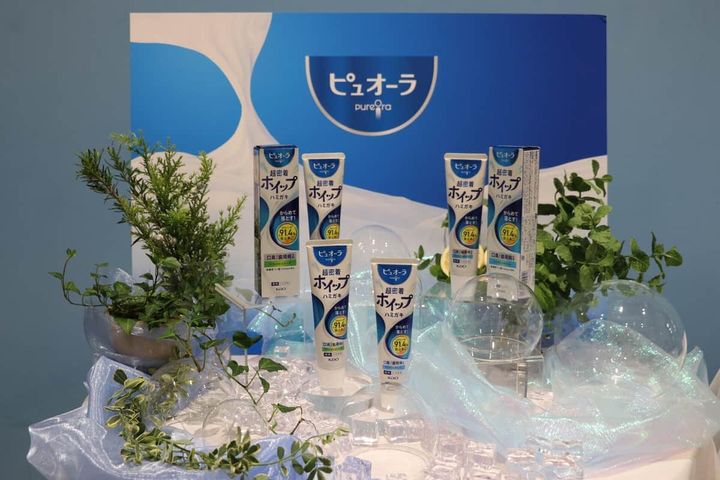 「ピュオーラ 超密着ホイップハミガキ」の味は、フレッシュハーブ、クリアリッチミントの2種類