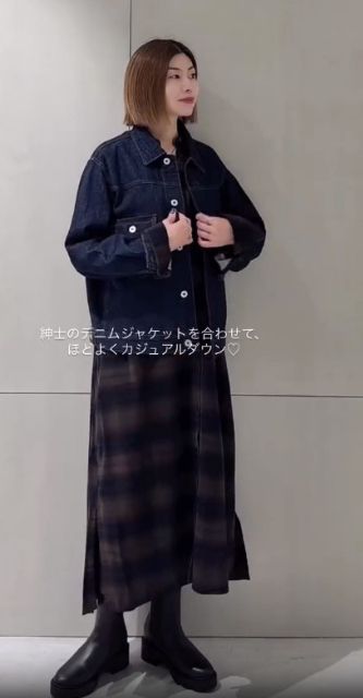 スタンドカラー長袖ワンピースを着たコーデ