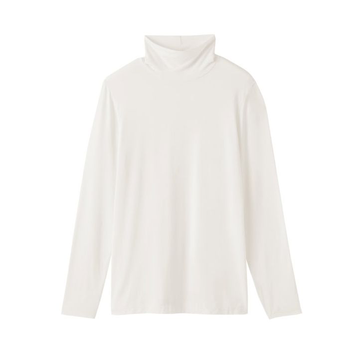 着るスキンケア タートルネック長袖Ｔシャツ ¥2,490（オフ白、ライトグレー、黒、ラベンダーの４色展開）