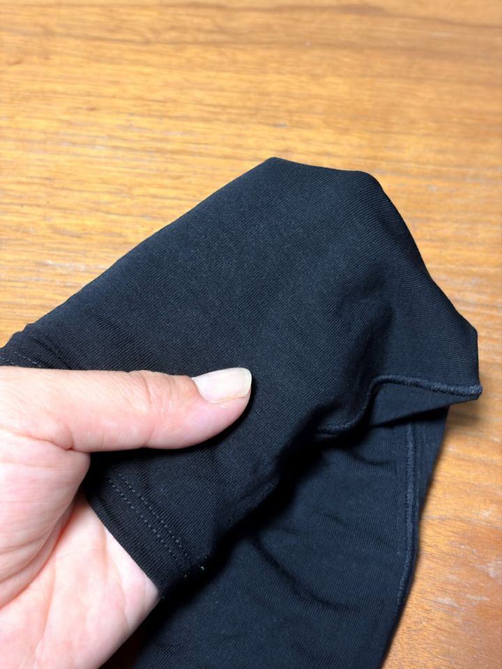 着るスキンケア_肌ざわりをチェック