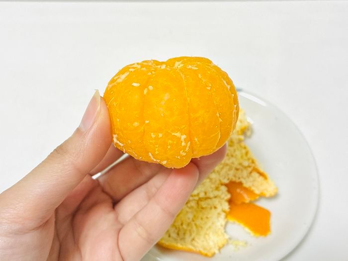 みかんの『白い筋』を一発で取る方法。皮をむく前にあることをするだけで…？しかも美味しくなって一石二鳥♪