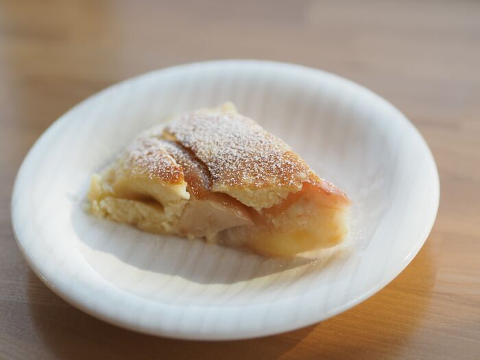 『りんご2個』をフライパンに並べたら…！？オーブンなしで驚きの仕上がり！香り広がるアップルケーキ