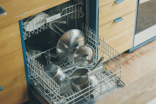 新潟県燕市の宮﨑製作所シリーズに「いため鍋」登場！炒める、煮る、焼く、揚げる、無水調理まで対応する深型フライパン