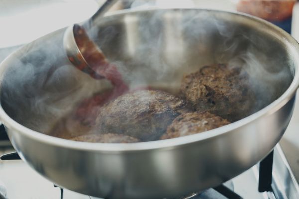 新潟県燕市の宮﨑製作所シリーズに「いため鍋」登場！炒める、煮る、焼く、揚げる、無水調理まで対応する深型フライパン