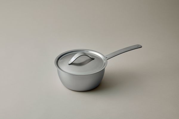 新潟県燕市の宮﨑製作所シリーズに「いため鍋」登場！炒める、煮る、焼く、揚げる、無水調理まで対応する深型フライパン
