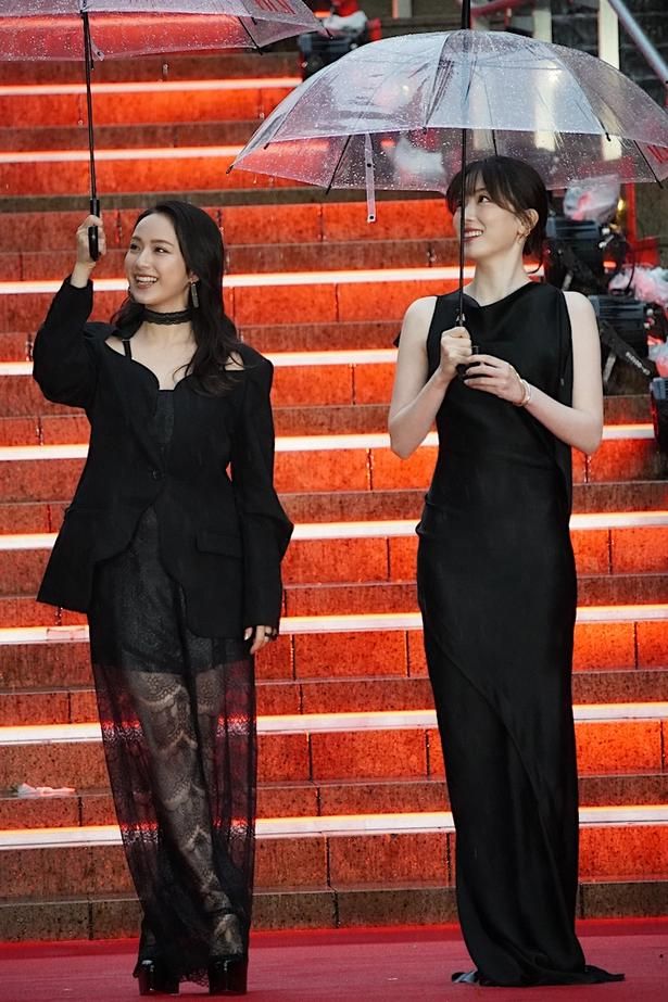平祐奈は透け感が美しいドレスをセレクト