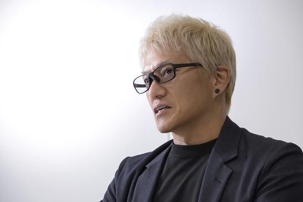 落ち着いた表情の中に、確固たる決意と自信をにじませる津野さん
