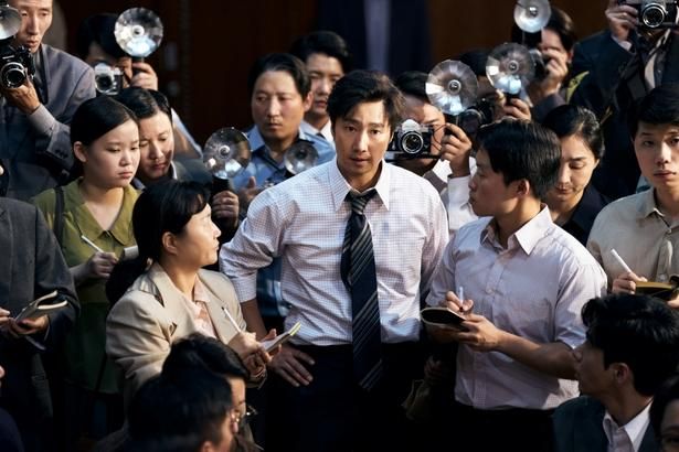 新聞社の社会部長役を演じるパク・ヘイル [c] 2026 HIVE MEDIA CORP & MINDMARK, Inc ALL RIGHTS RESERVED.