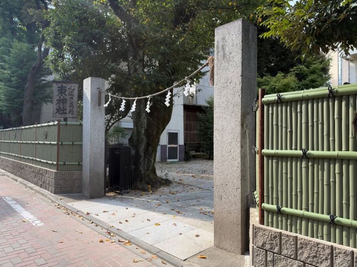 東神社