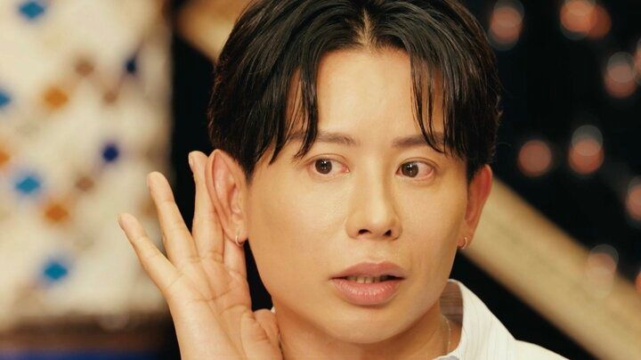 【写真・画像】「正面から見えるのが可愛い」 耳を“立てる”のが美容トレンド、小顔効果も？令和の美のカリスマ「撮影の時に絶対やる」 1枚目