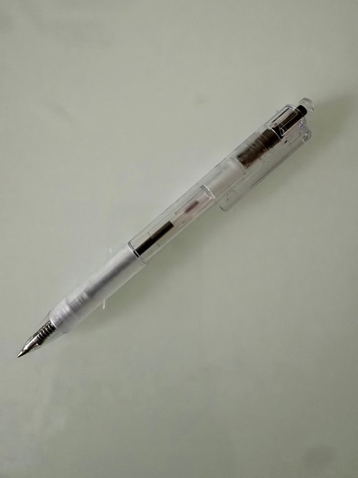 ポリカーボネート ボールペン・ラバーグリップ付 ￥120／無印良品