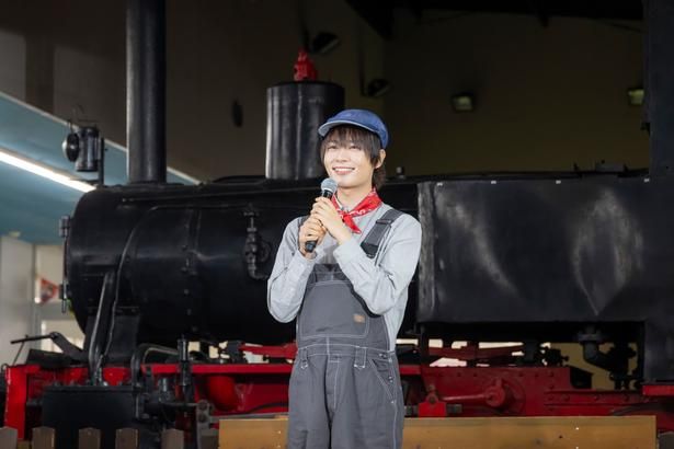 復旧までの道のりを支える大切さを力強く語る大西さん。「SLだけでなく、関西から移籍した近鉄や南海のレトロ車両が走っているのも大井川鐵道の魅力です」