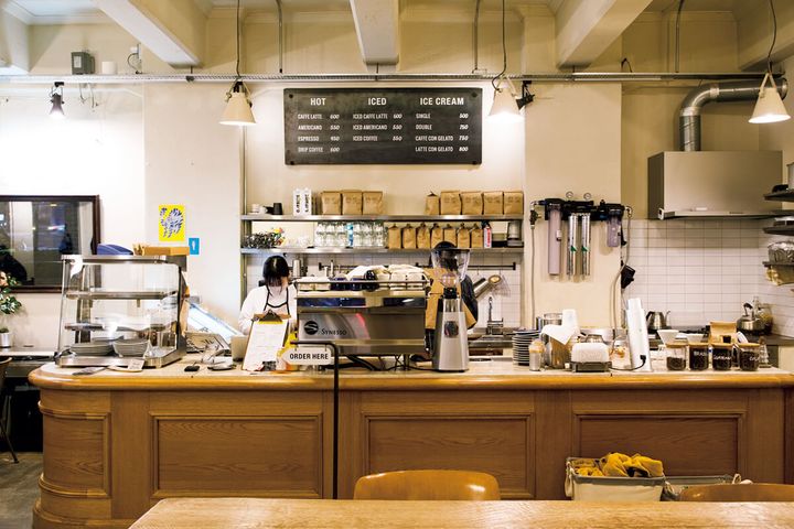 東日本橋〈Bridge COFFEE & ICECREAM〉店内
