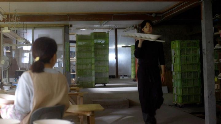 夜ドラ「青の花 器の森」第2回より ©️NHK