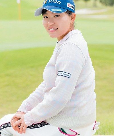 勝みなみがスイングを自己分析！ フックグリップに変えてタテ振りにしたら成績が安定