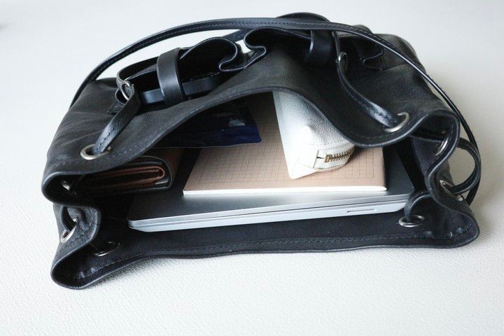 PRADA プラダ ルート ラージ ブラック PC サイズ
