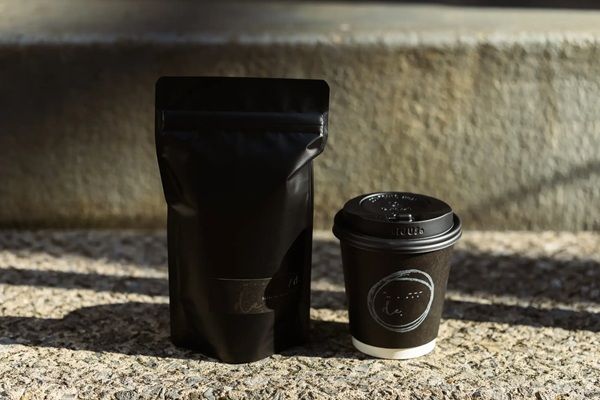 デカフェ専門コーヒースタンド「de.coffee roasters」が東京都内で開催される5つのマルシェ・イベントに登場