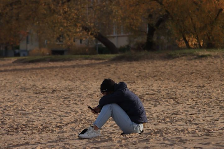 「人恋しいのに人が怖い」人ほど、SNSがやめられない