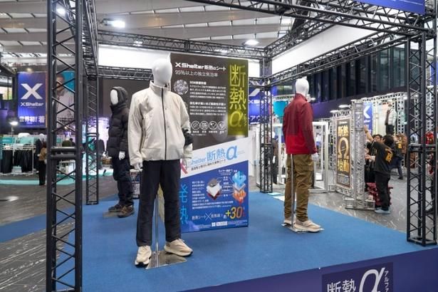 95%以上の独立気泡率を誇る「断熱αシート」を搭載。衣服内温度を強力に保つハイテク断熱構造