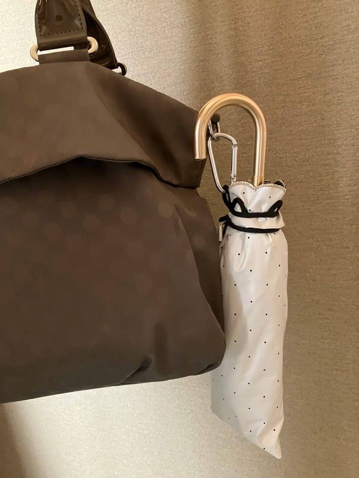 セリア：日傘ホルダー ねこ型 カラビナ付き