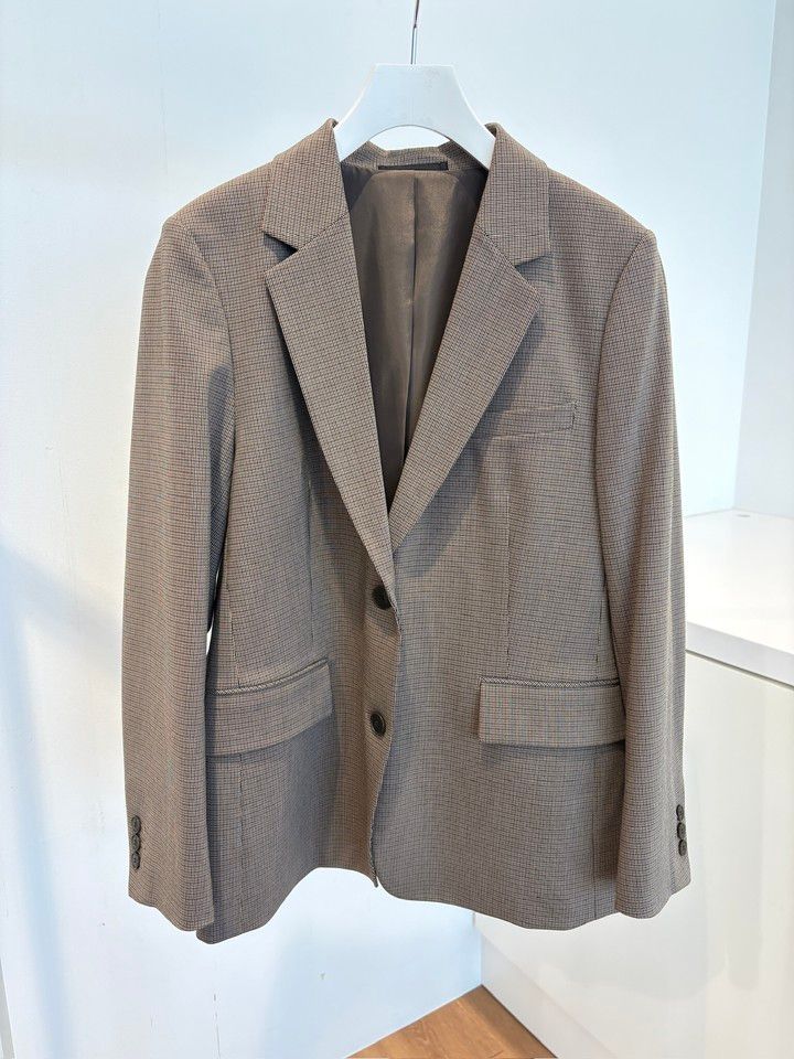 トラッドなチェックを主役にしたいなら「ブラウン」（￥6990）
