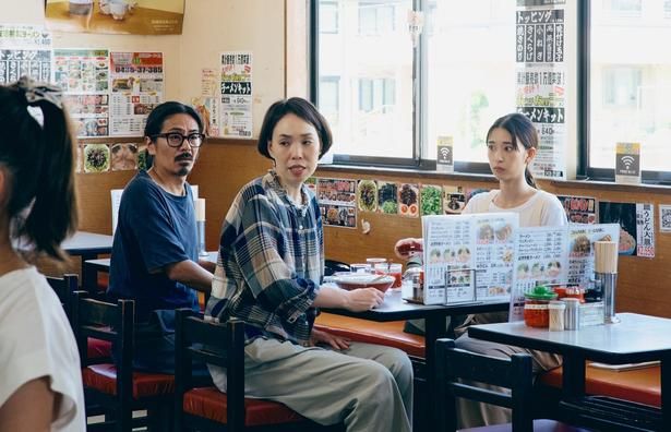 潮田と山田と共にマンガづくりに踏み出す土屋に待つ未来とは？ [c]2026「見上げてごらん」製作委員会