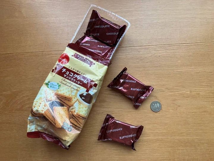 ダイソー：エヌエス チョコクリームサンドクラッカー 10個