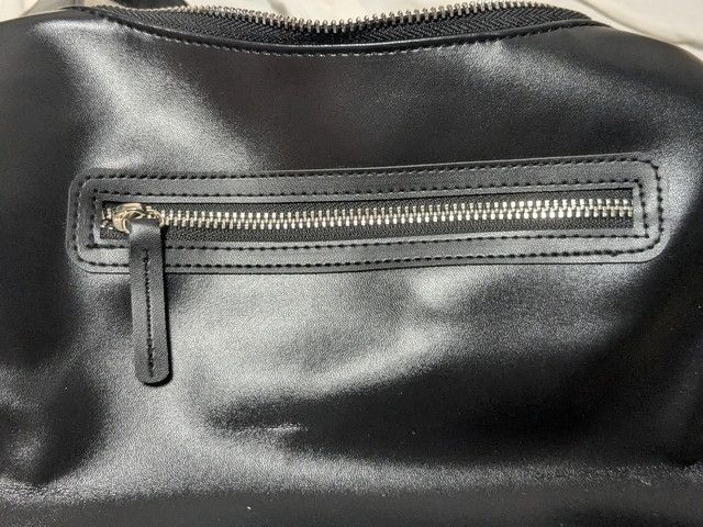 バッグの外側に付いたファスナーポケット