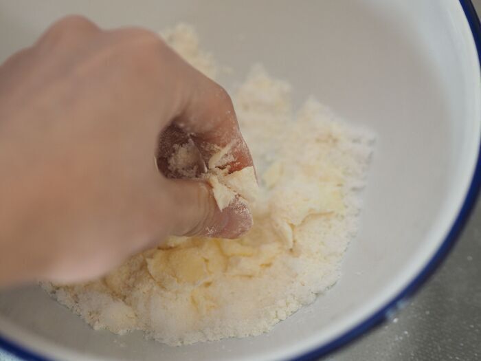 『ホームベーカリー』で切った瞬間に感動♡ベリーとクリームチーズの華やかバブカが素敵すぎる。