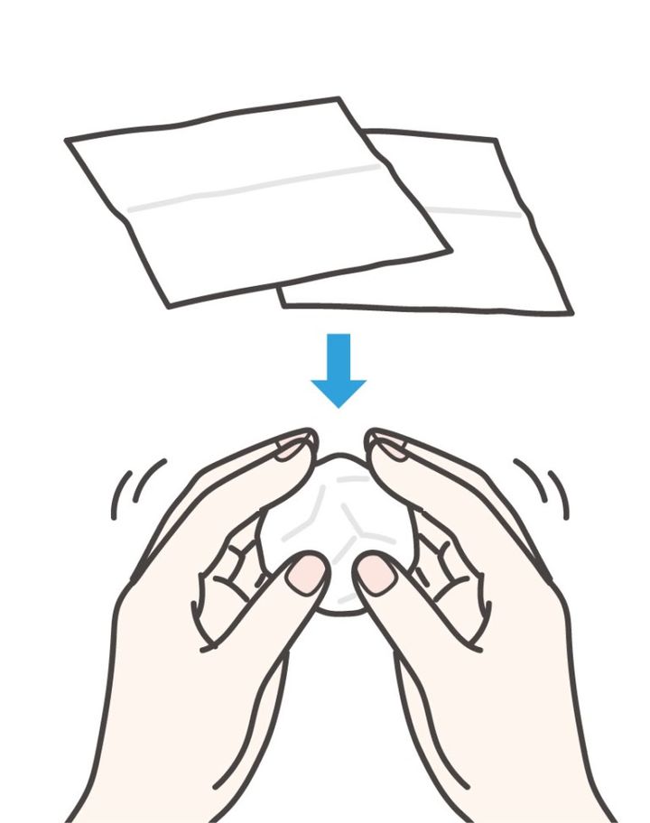 STEP【1】ティッシュを2枚、軽く丸めます。