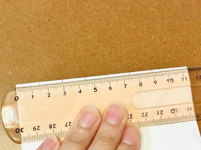 『トイレットペーパーの芯』捨てないでーー！！12本集めて切って組んだら…まさかの〈おしゃれ収納〉に大変身