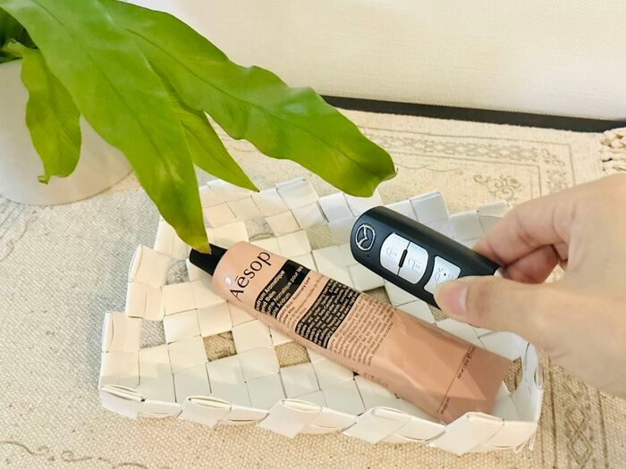 『トイレットペーパーの芯』捨てないでーー！！12本集めて切って組んだら…まさかの〈おしゃれ収納〉に大変身