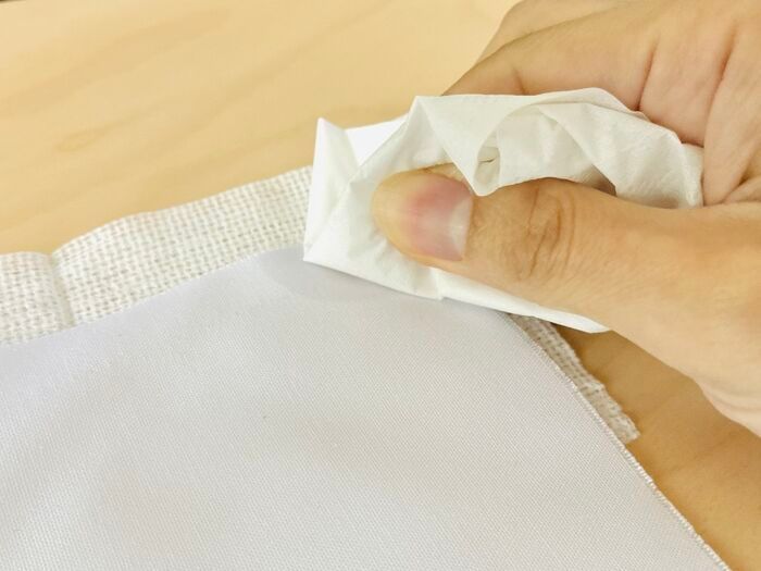 【キャンドゥ】白い服にケチャップが…！外出先の食べこぼしに備えたい110円の『シミトリ』