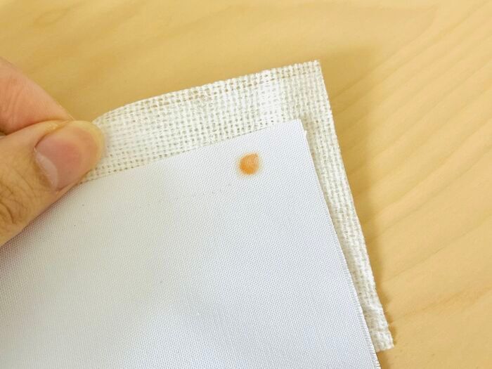 【キャンドゥ】白い服にケチャップが…！外出先の食べこぼしに備えたい110円の『シミトリ』