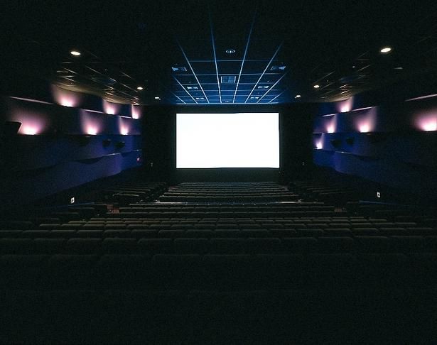 映画鑑賞の帰りに駅周辺を散策してみるのもオススメ！(TOHOシネマズ 南大沢) TM & [c] TOHO Cinemas Ltd. All Rights Reserved.