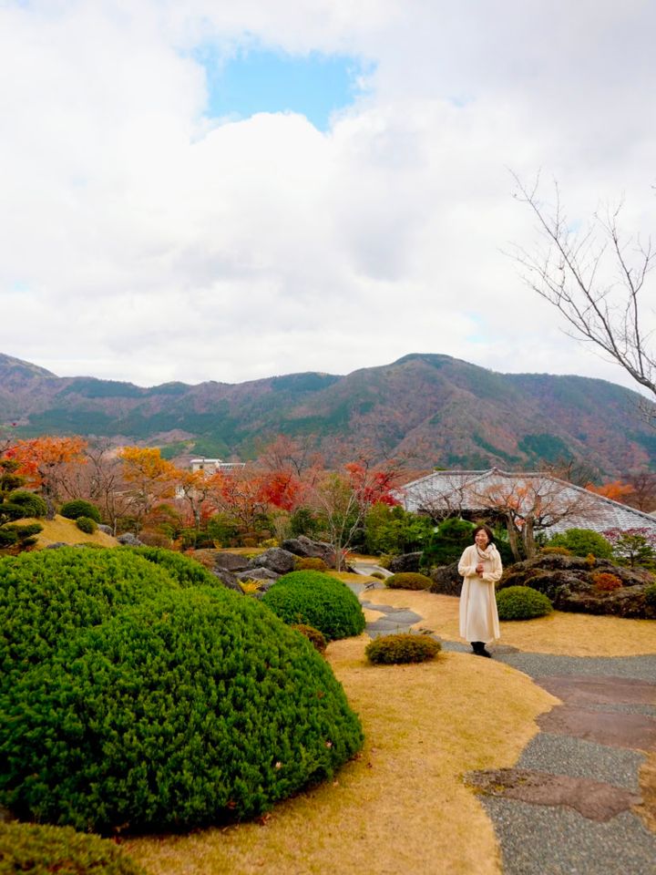 箱根美術館の庭園で