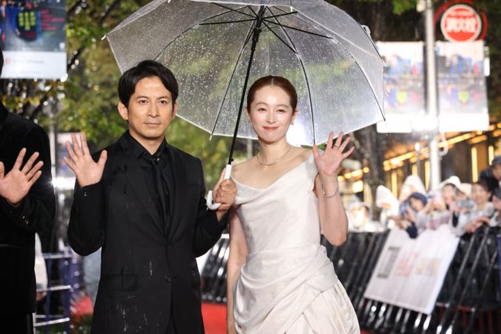 岡田准一、清野菜名