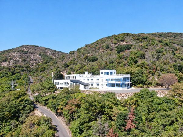瀬戸内の多島美の絶景を一望。全10室オーシャンビュー＆半露天風呂付きの隠れ家「hotel ISLET setouchi」で贅沢な滞在