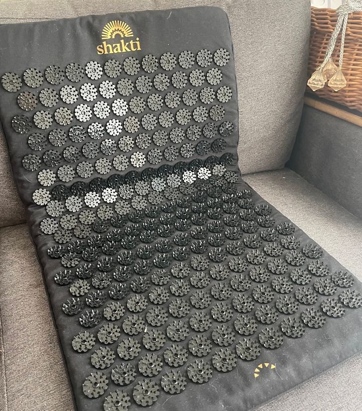 ソファとシャクティマット