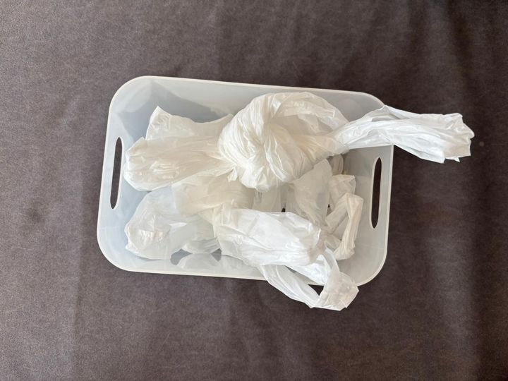 画像: 【画像①】気づけばぐちゃぐちゃ！ ビニール袋の収納問題